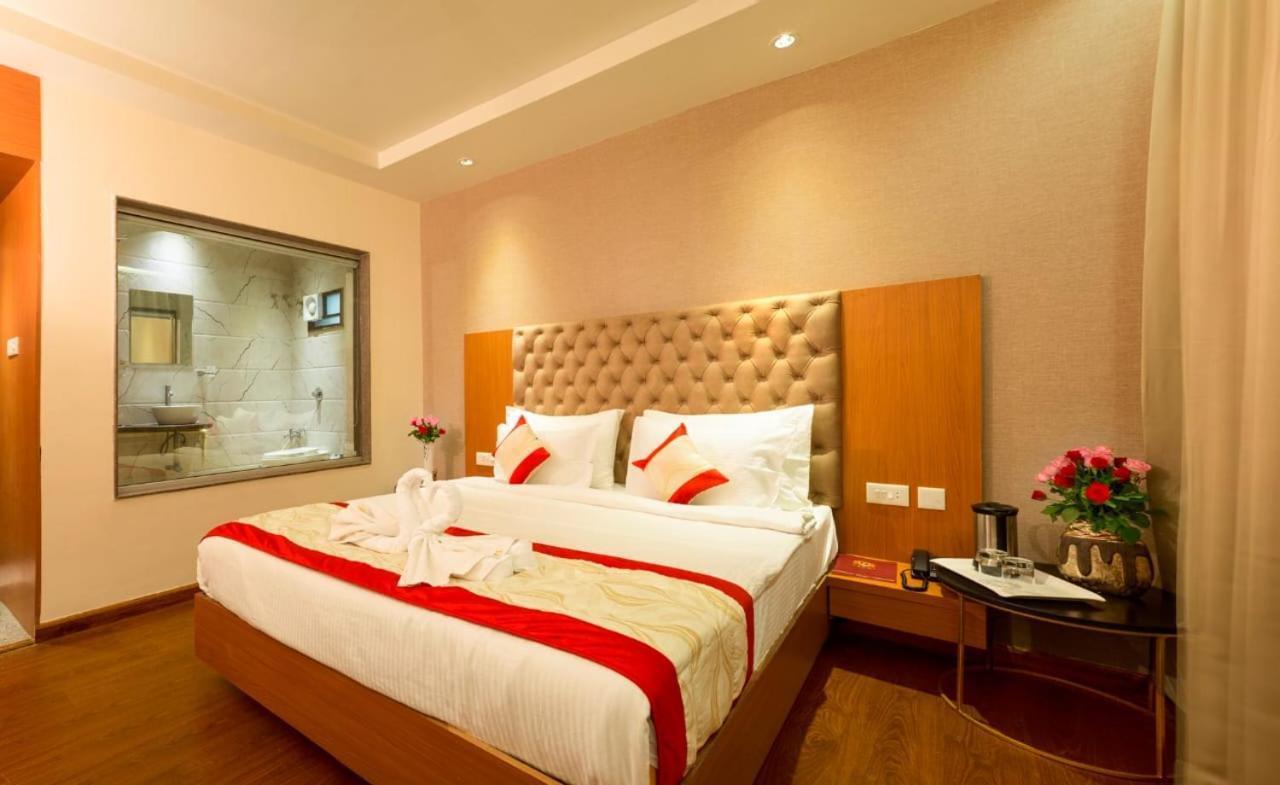 Hotel Yatri Nagpur Buitenkant foto